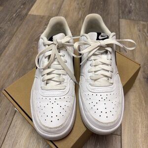Nike Court Vision Low Sneakers Box